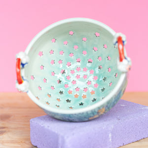 # 16 Woodland Creature  : Berry Bowl Colander