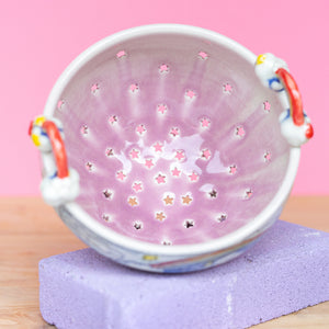 # 17 Unicorn and Rainbow  : Berry Bowl Colander