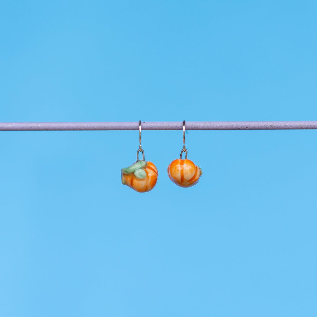 # 44 Smallish Pumpkin : Earrings